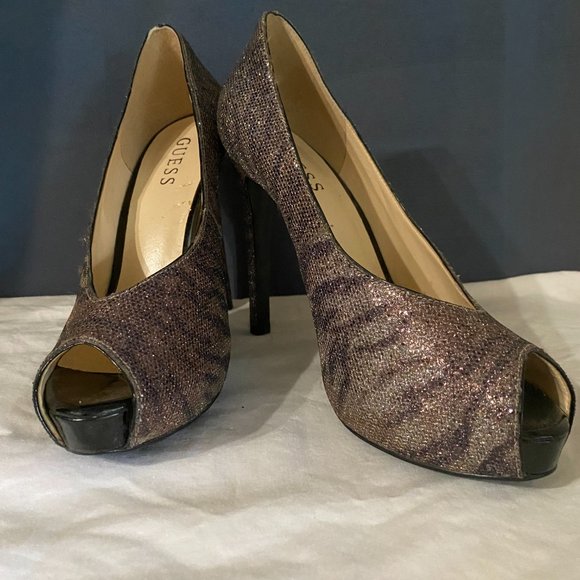 GUESS Sparkly Animal Print Stiletto Pump Glitter Heels Size 8 Peep Toe - Picture 1 of 5
